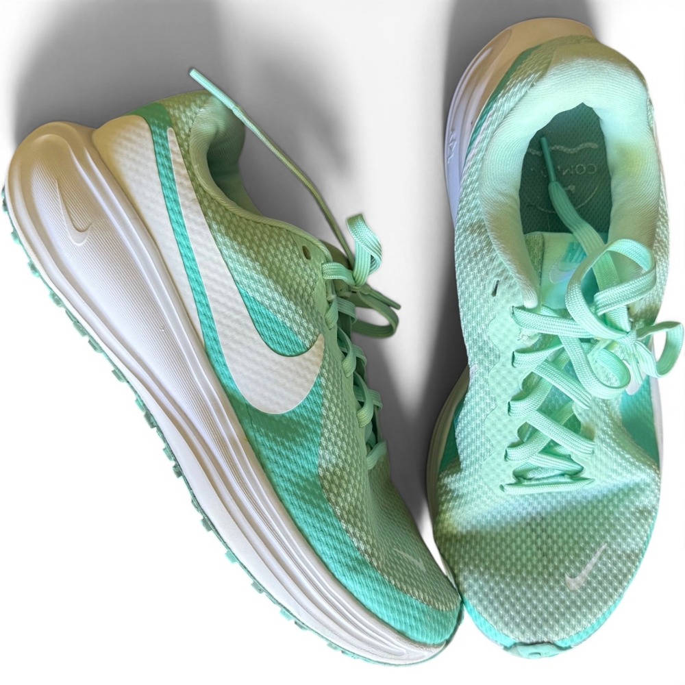 Nike Running Shoes Womens 7 Mint Green Mesh Comfort Insole Sneakers Revolution
